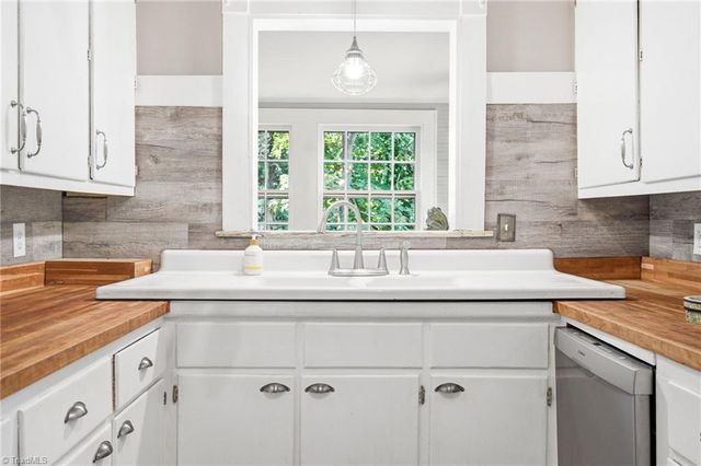 916 W Davis Street, Burlington, NC 27215