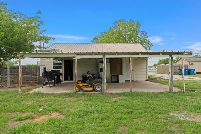 1020 E Jefferson Avenue, Whitney, TX 76692
