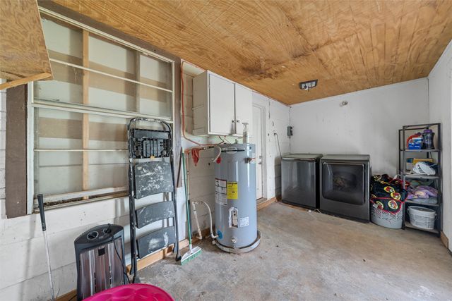 1020 E Jefferson Avenue, Whitney, TX 76692