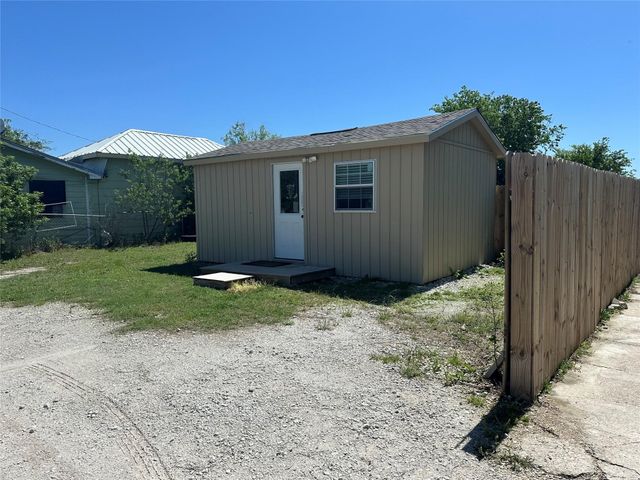 1020 E Jefferson Avenue, Whitney, TX 76692