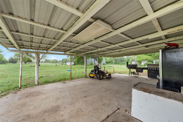 1020 E Jefferson Avenue, Whitney, TX 76692