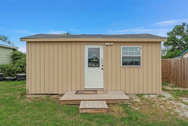 1020 E Jefferson Avenue, Whitney, TX 76692