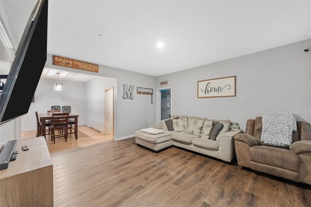 1020 E Jefferson Avenue, Whitney, TX 76692