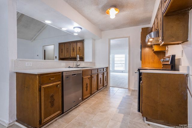 10503 Luzon Dr, San Antonio, TX 78217