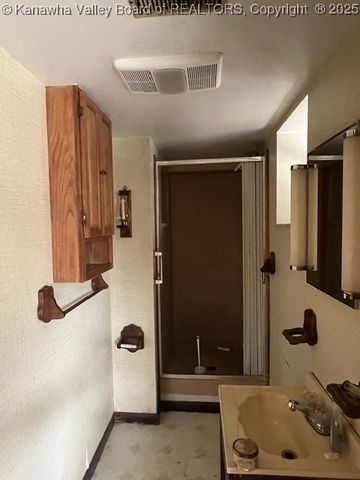 1130 Lyndale Drive, Charleston, WV 25314