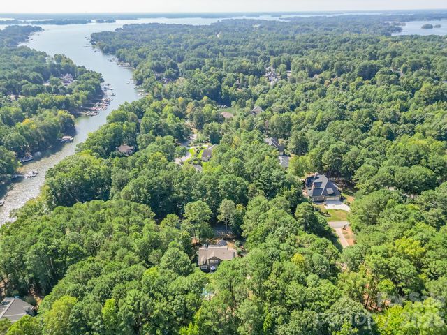 121 Seabury Drive, Mooresville, NC 28117
