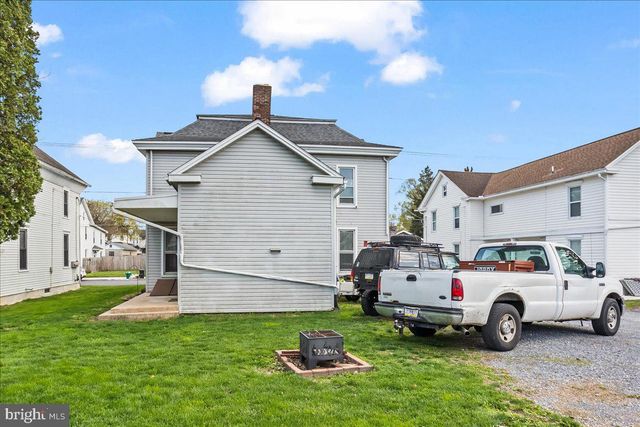 35 W DONEGAL ST, Mount Joy, PA 17552