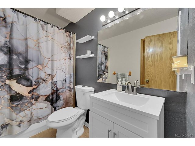 2558 Jarett Dr, Mead, CO 80542