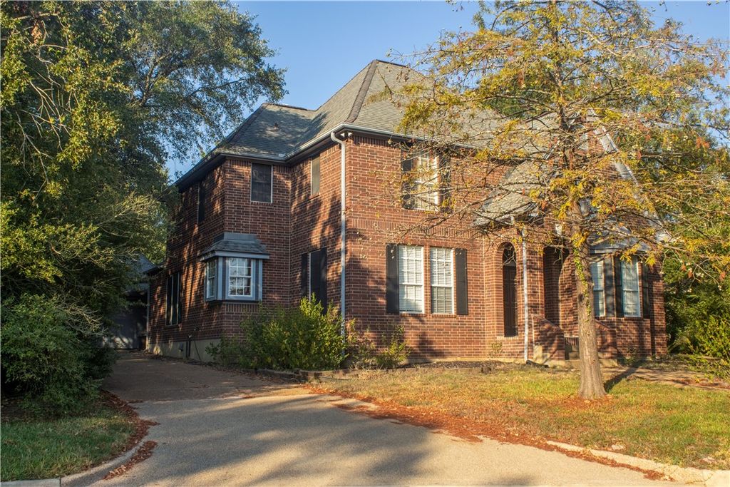 9308 Amberwood Court, College Station, TX 77845