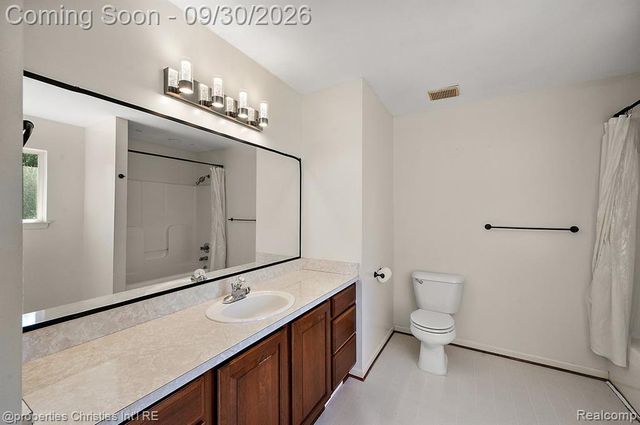 394 Evaline Drive, Troy, MI 48085