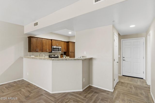 21655 N 36TH Avenue 106, Glendale, AZ 85308