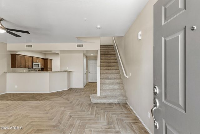 21655 N 36TH Avenue 106, Glendale, AZ 85308