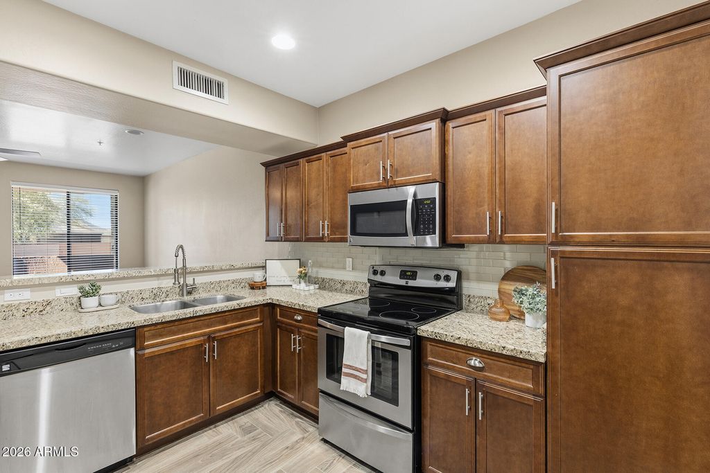 21655 N 36TH Avenue 106, Glendale, AZ 85308