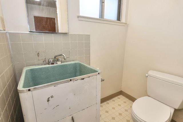 7028 Maita Cir, Sacramento, CA 95820