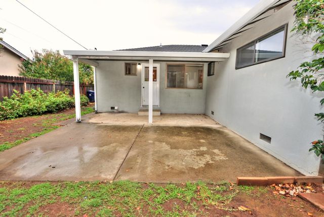 7028 Maita Cir, Sacramento, CA 95820