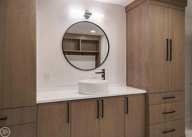 4585 Kiftsgate Bend, Bloomfield Hills, MI 48302