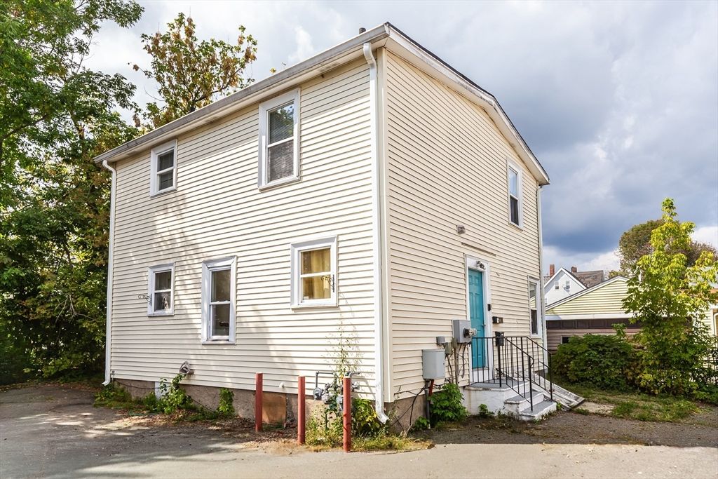 10-R Hodges Ave, Taunton, MA 02780