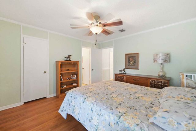 5210 ALAN BEAN DR, Kirby, TX 78219