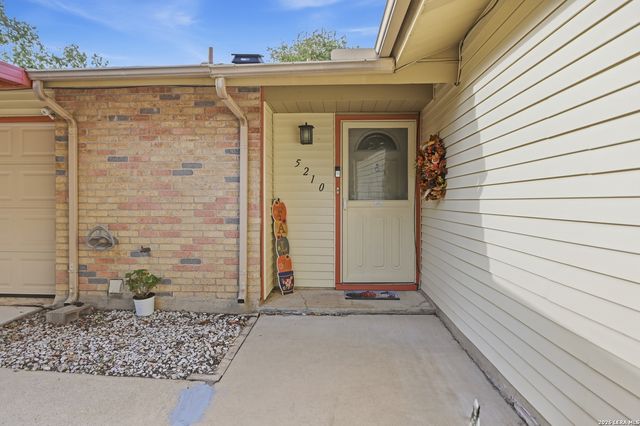 5210 ALAN BEAN DR, Kirby, TX 78219