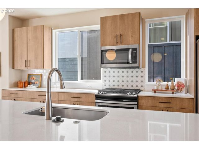 17137 Sw WOODPECKER Ln, Beaverton, OR 97007