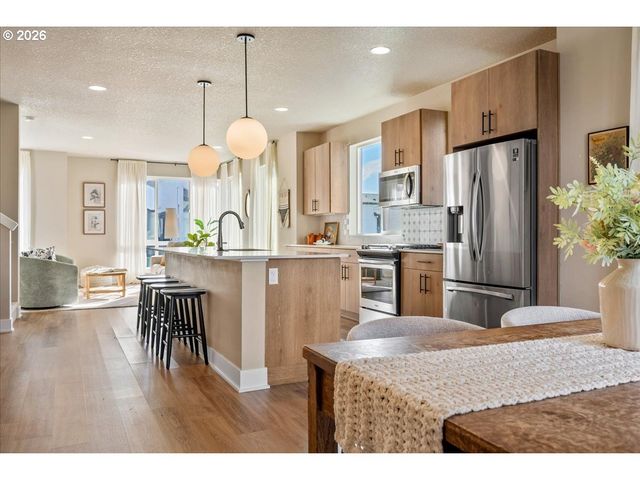 17137 Sw WOODPECKER Ln, Beaverton, OR 97007