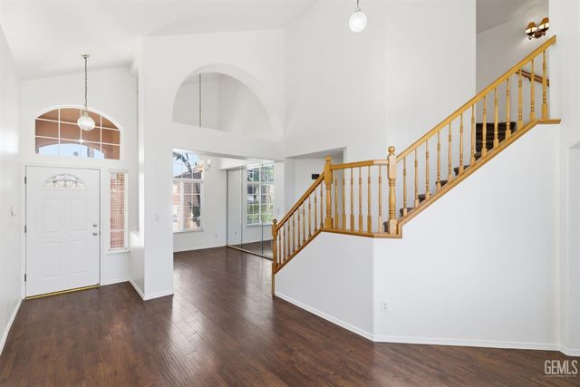 9507 W Goshen Court, Bakersfield, CA 93311