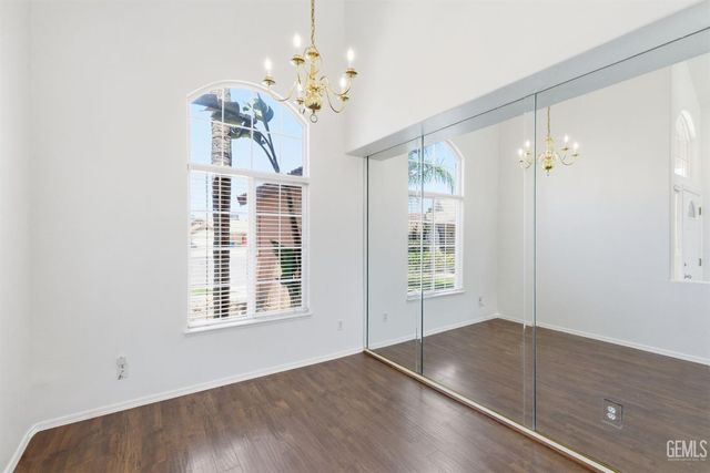 9507 W Goshen Court, Bakersfield, CA 93311