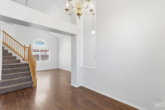 9507 W Goshen Court, Bakersfield, CA 93311