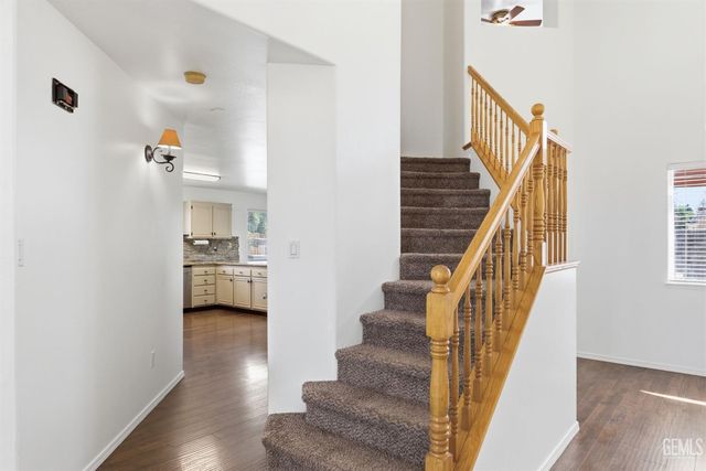 9507 W Goshen Court, Bakersfield, CA 93311