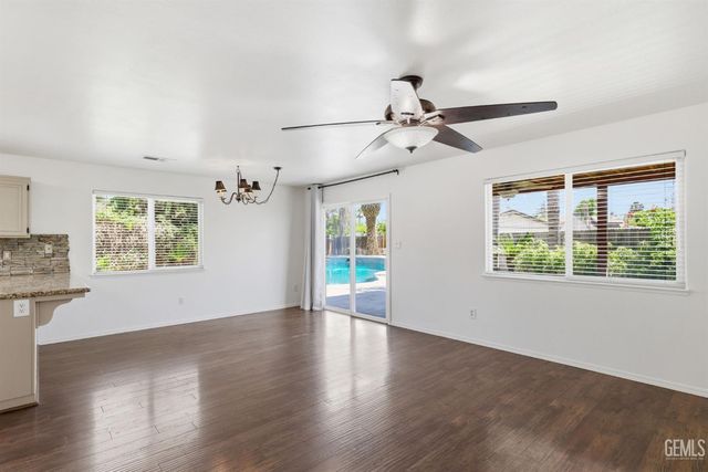 9507 W Goshen Court, Bakersfield, CA 93311
