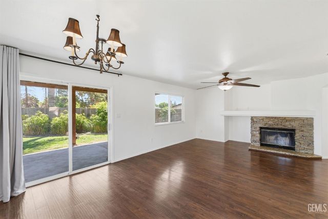 9507 W Goshen Court, Bakersfield, CA 93311