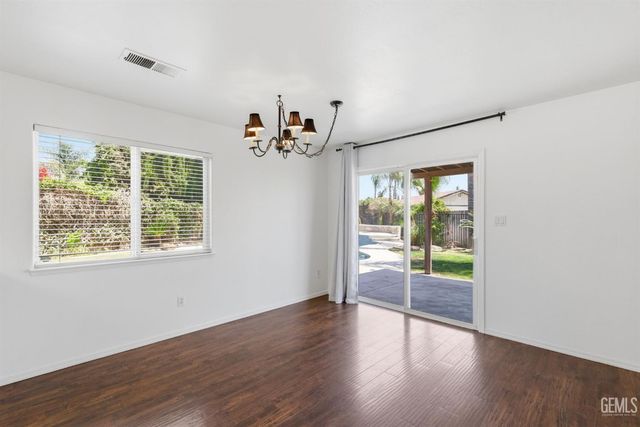 9507 W Goshen Court, Bakersfield, CA 93311