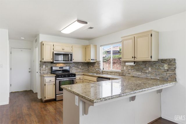 9507 W Goshen Court, Bakersfield, CA 93311