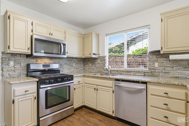 9507 W Goshen Court, Bakersfield, CA 93311