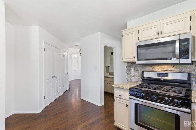 9507 W Goshen Court, Bakersfield, CA 93311