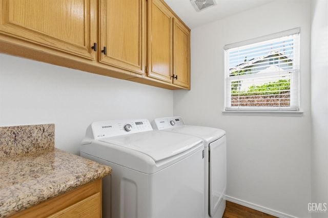 9507 W Goshen Court, Bakersfield, CA 93311