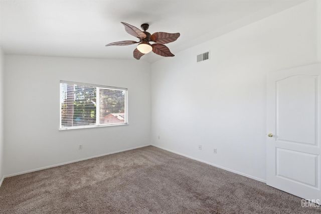 9507 W Goshen Court, Bakersfield, CA 93311