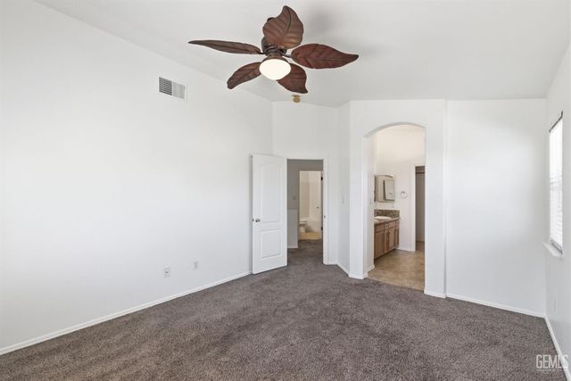 9507 W Goshen Court, Bakersfield, CA 93311