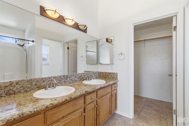 9507 W Goshen Court, Bakersfield, CA 93311