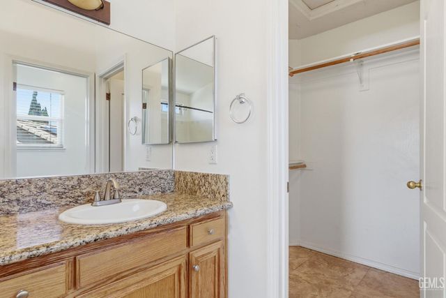 9507 W Goshen Court, Bakersfield, CA 93311