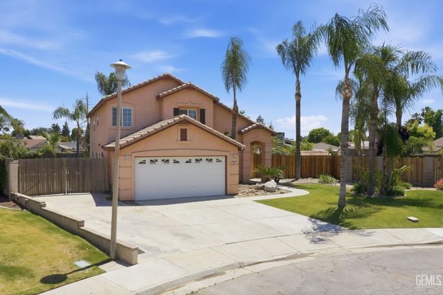 9507 W Goshen Court, Bakersfield, CA 93311