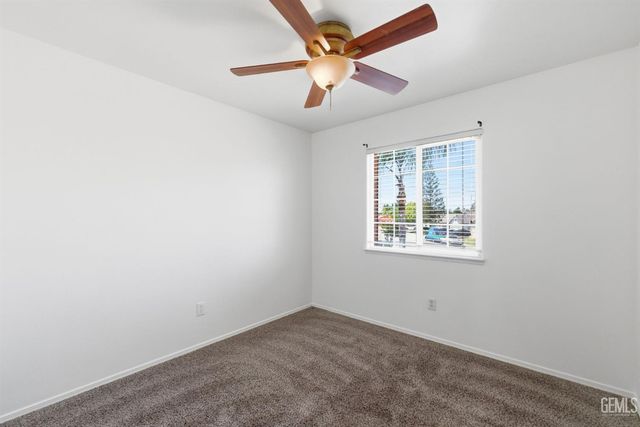 9507 W Goshen Court, Bakersfield, CA 93311