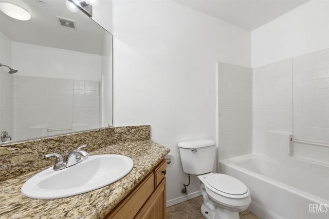 9507 W Goshen Court, Bakersfield, CA 93311