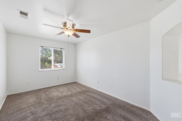 9507 W Goshen Court, Bakersfield, CA 93311