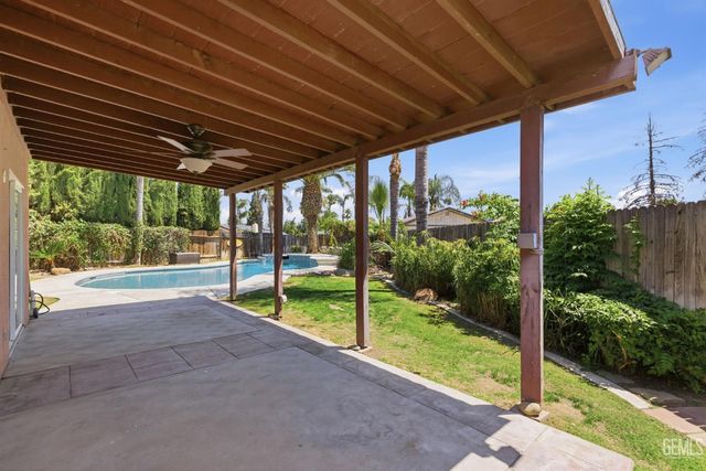 9507 W Goshen Court, Bakersfield, CA 93311