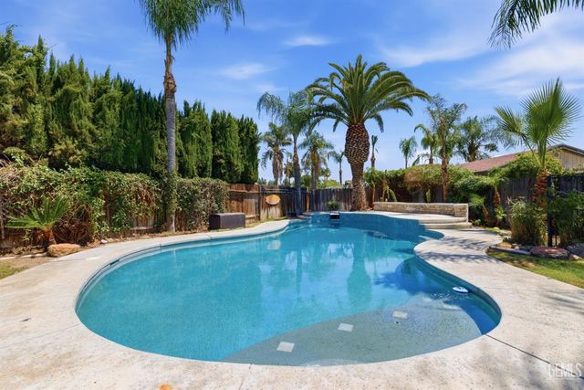 9507 W Goshen Court, Bakersfield, CA 93311