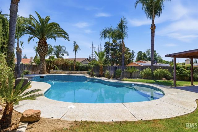 9507 W Goshen Court, Bakersfield, CA 93311