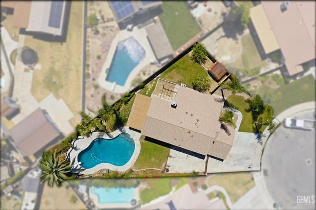9507 W Goshen Court, Bakersfield, CA 93311