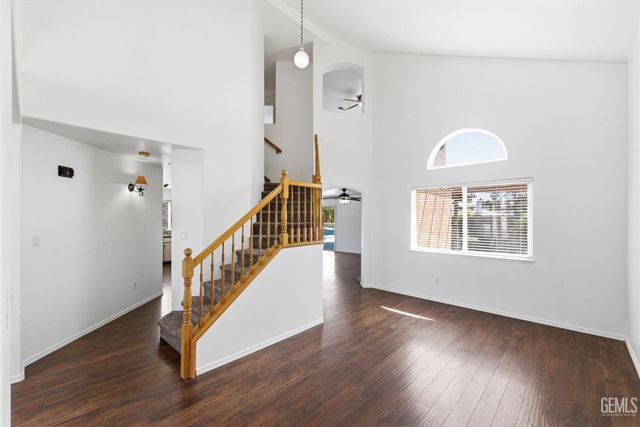 9507 W Goshen Court, Bakersfield, CA 93311