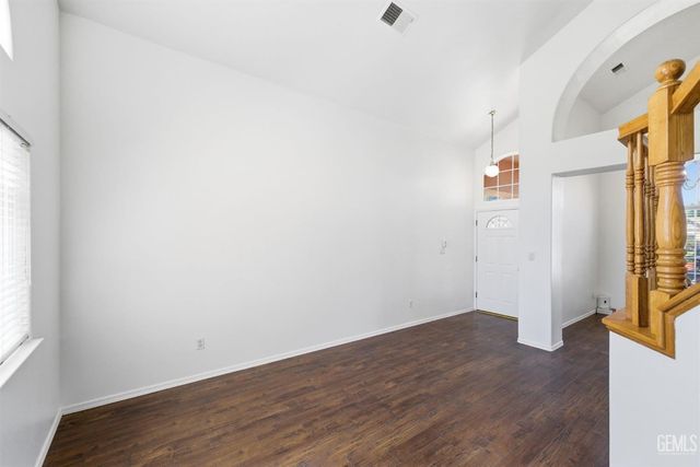 9507 W Goshen Court, Bakersfield, CA 93311